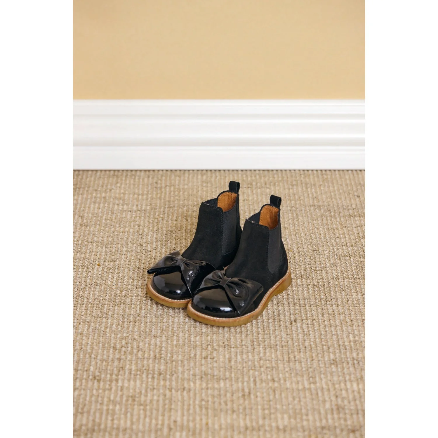 Angulus Black/Black Elastic Chelsea Støvle Med Laksnude- Og Sløjfe - Image 6