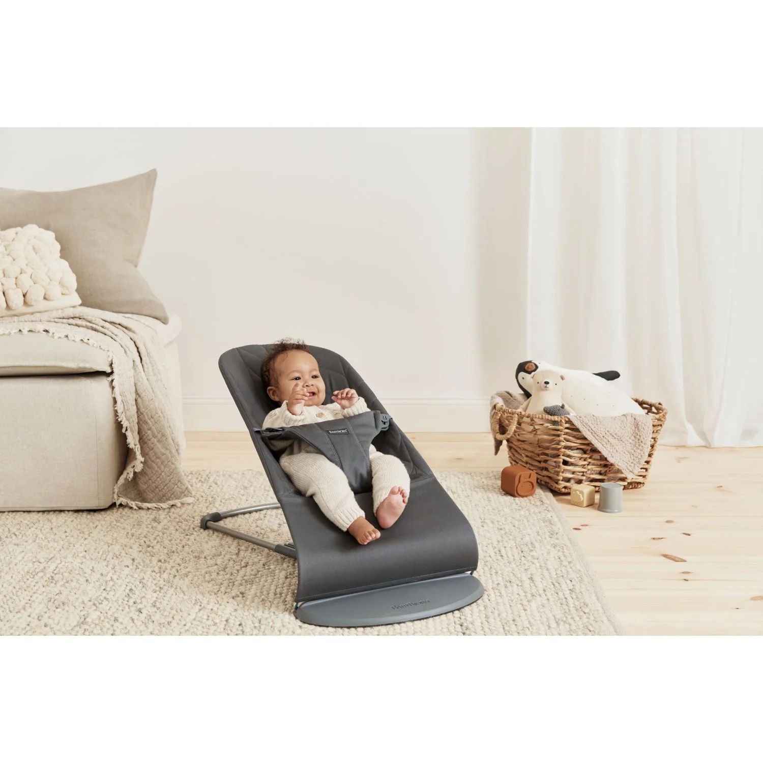 BabyBjörn Anthracite Grey Skråstol Bliss - Vævet, Blomsterbladsquilt - Image 26