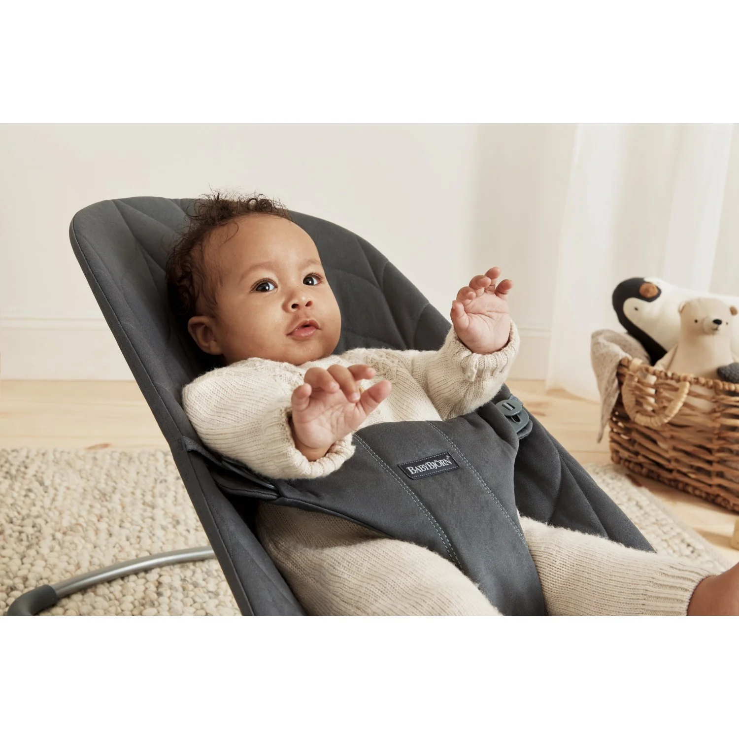 BabyBjörn Anthracite Grey Skråstol Bliss - Vævet, Blomsterbladsquilt - Image 7