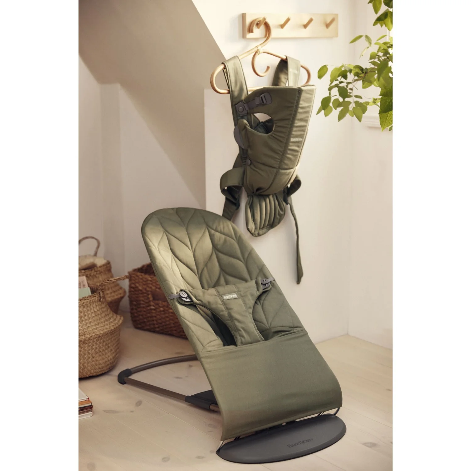 BabyBjörn Dark Green Skråstol Bliss - Vævet, Blomsterbladsquilt - Image 4