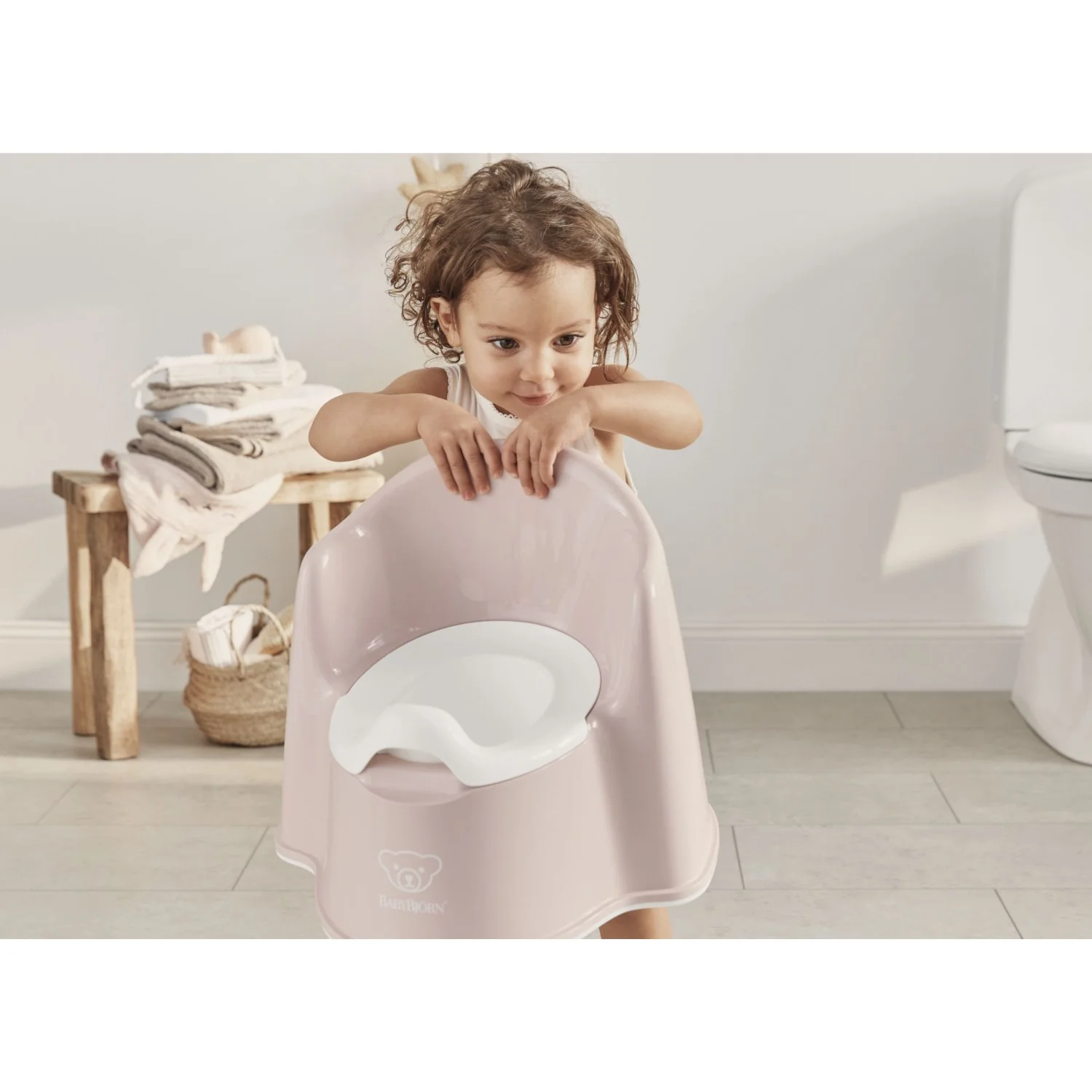 BabyBjörn Pink/White Pottestol - Image 5