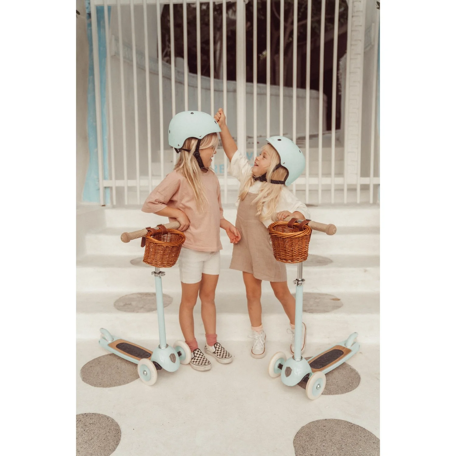 Banwood Pale Mint Scooter - Image 2
