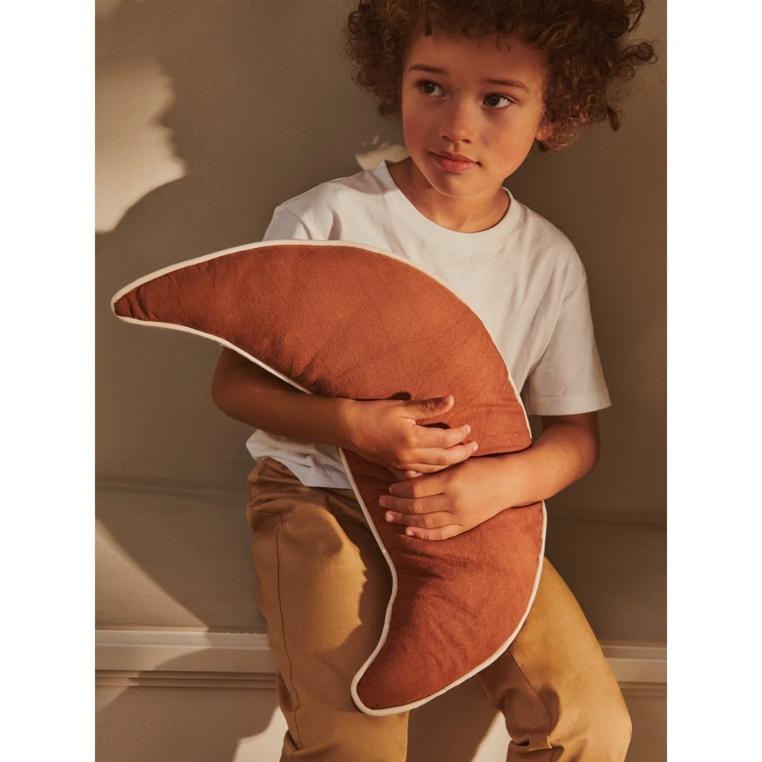 Ferm Living Brown Clay Moon Pude - Image 2