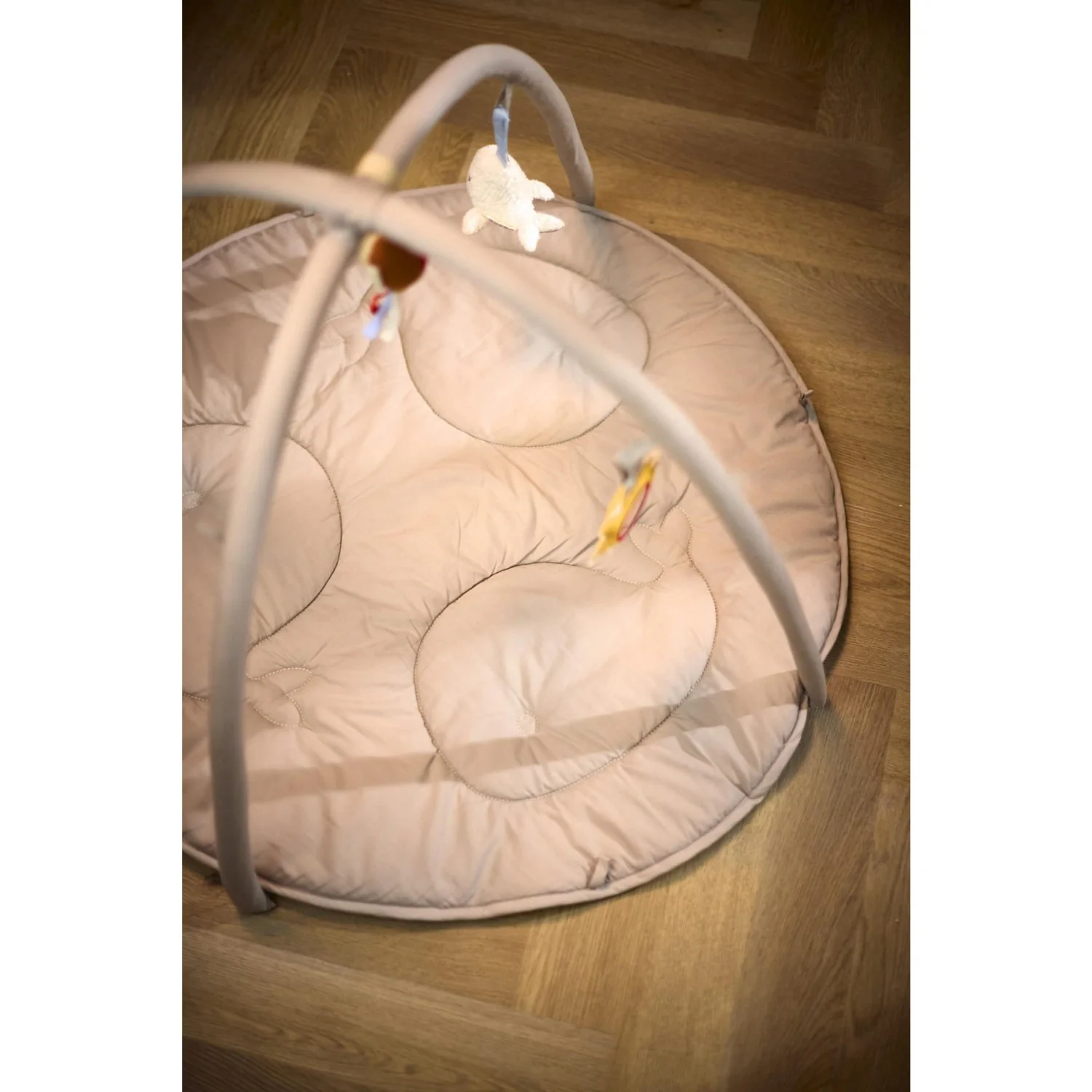 FILIBABBA Beige Fjord Aktivitetstæppe Inklusic 3 Sanselegetøj - Image 6
