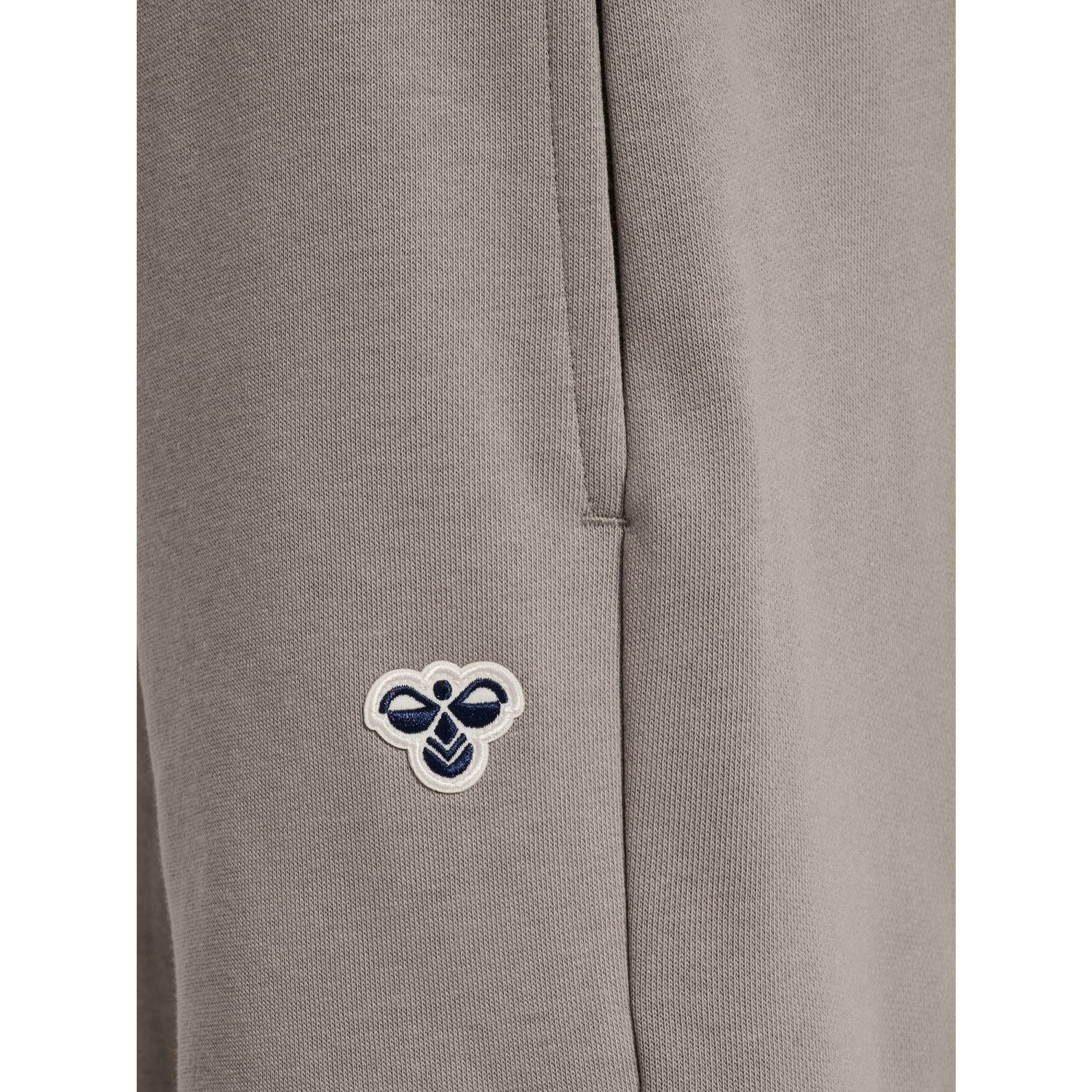 Hummel Rock Ridge Jr Loose Sweat Shorts Bee - Image 2