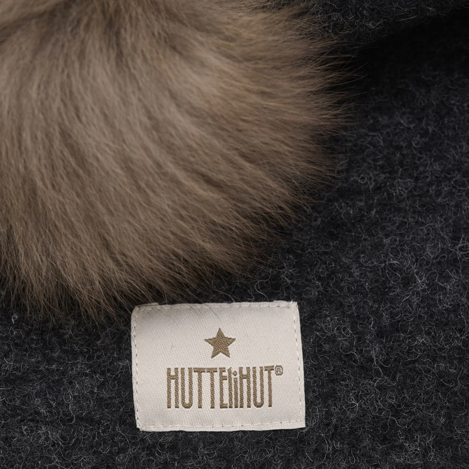 Huttelihut Dark Grey Melange Elefanthue Uld Alpaca Pompoms - Image 2