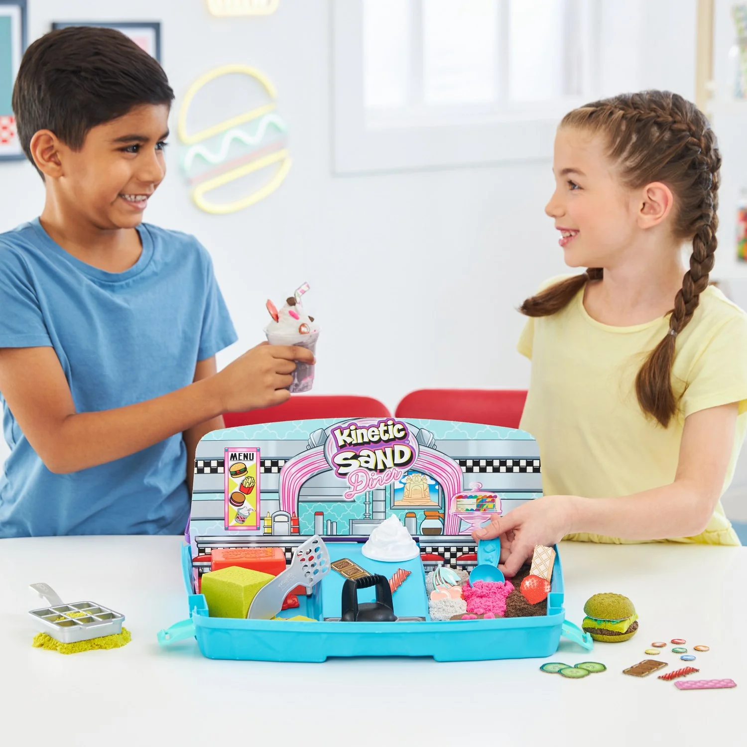 Kinetic Sand Diner Foldbar Sandkasse - Image 2