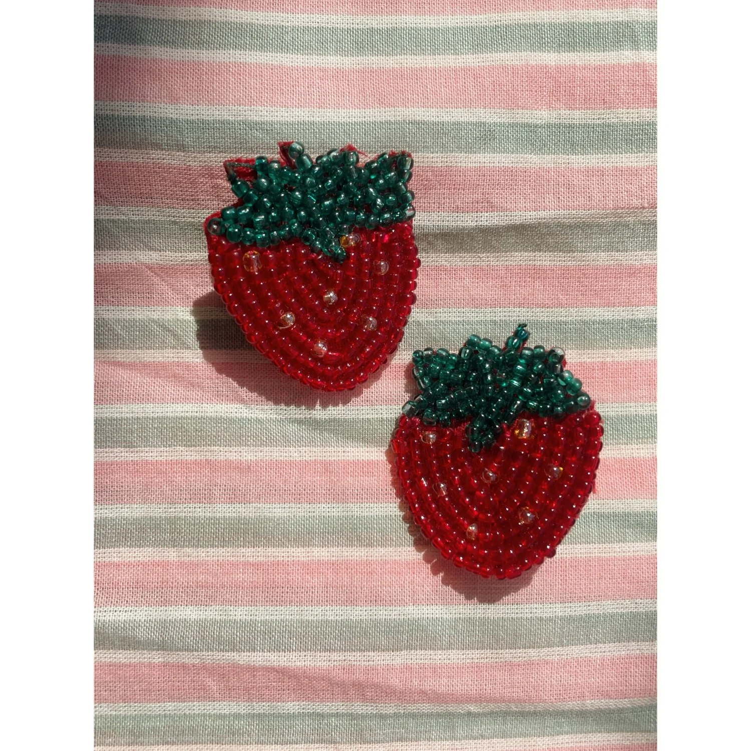 Konges Sløjd Strawberry 2 Pak Strawberry Beaded Hair Clip - Image 2