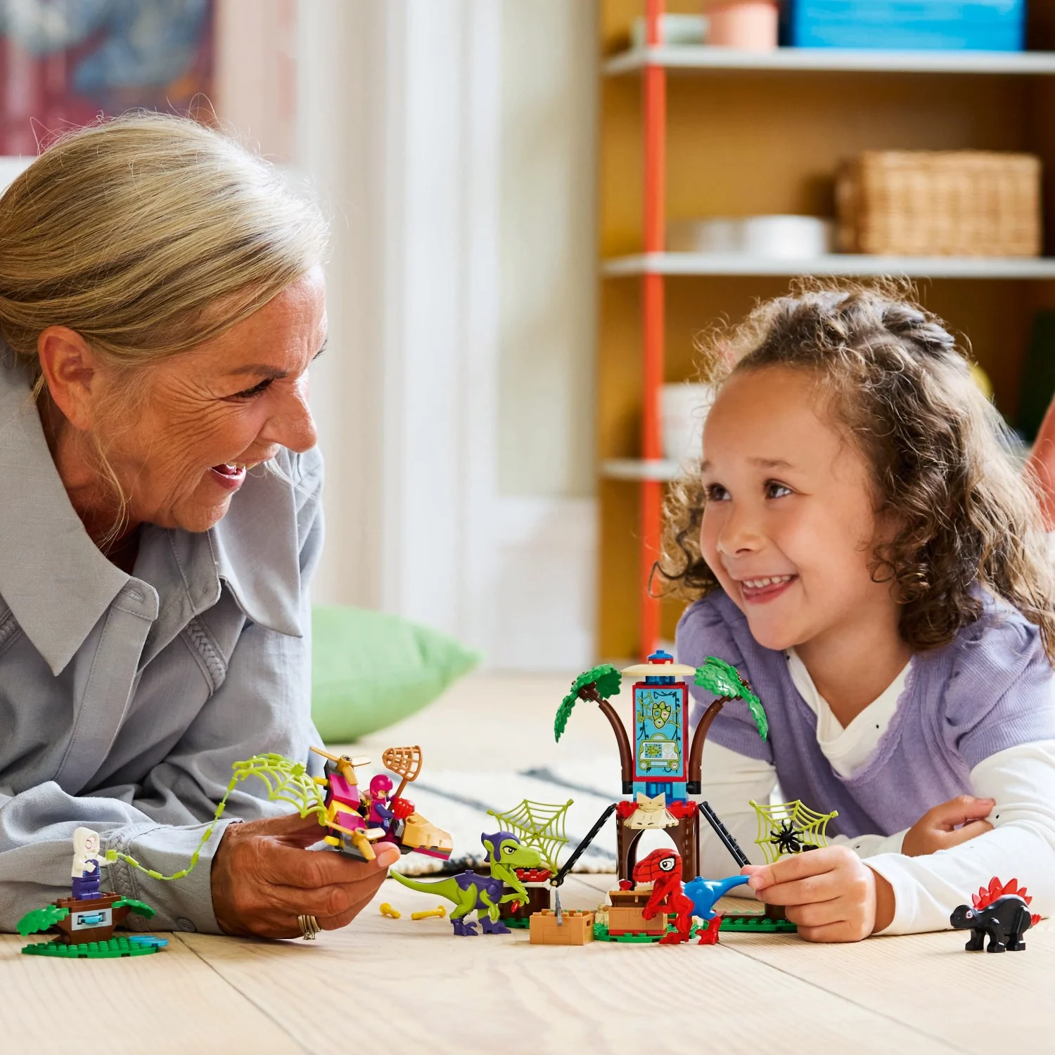 LEGO® Spidey - Spidey Og Gobbys Raptorkamp Ved Hovedkvarteret 11200 - Image 2