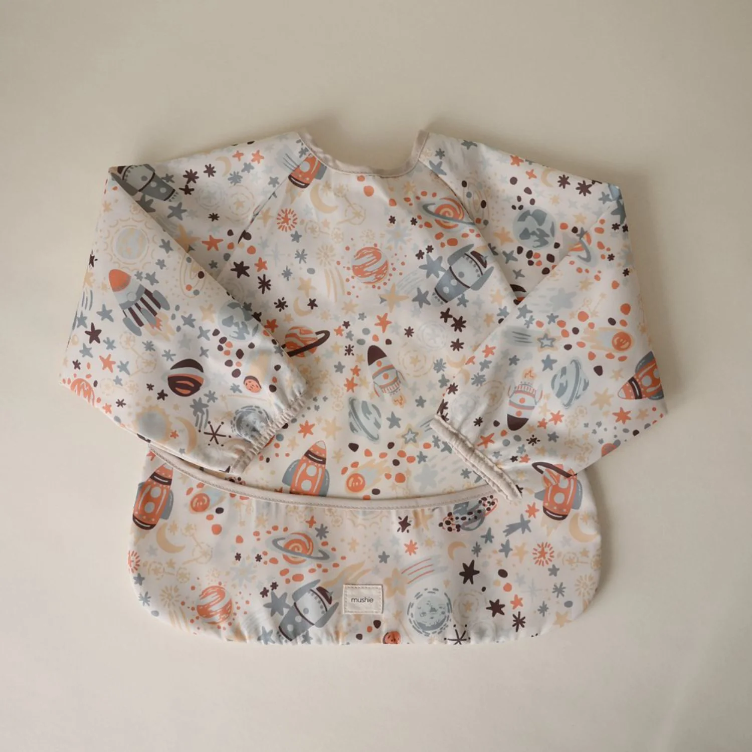 Mushie Space Mushie Long Sleeve Hagesmæk - Space - Image 4