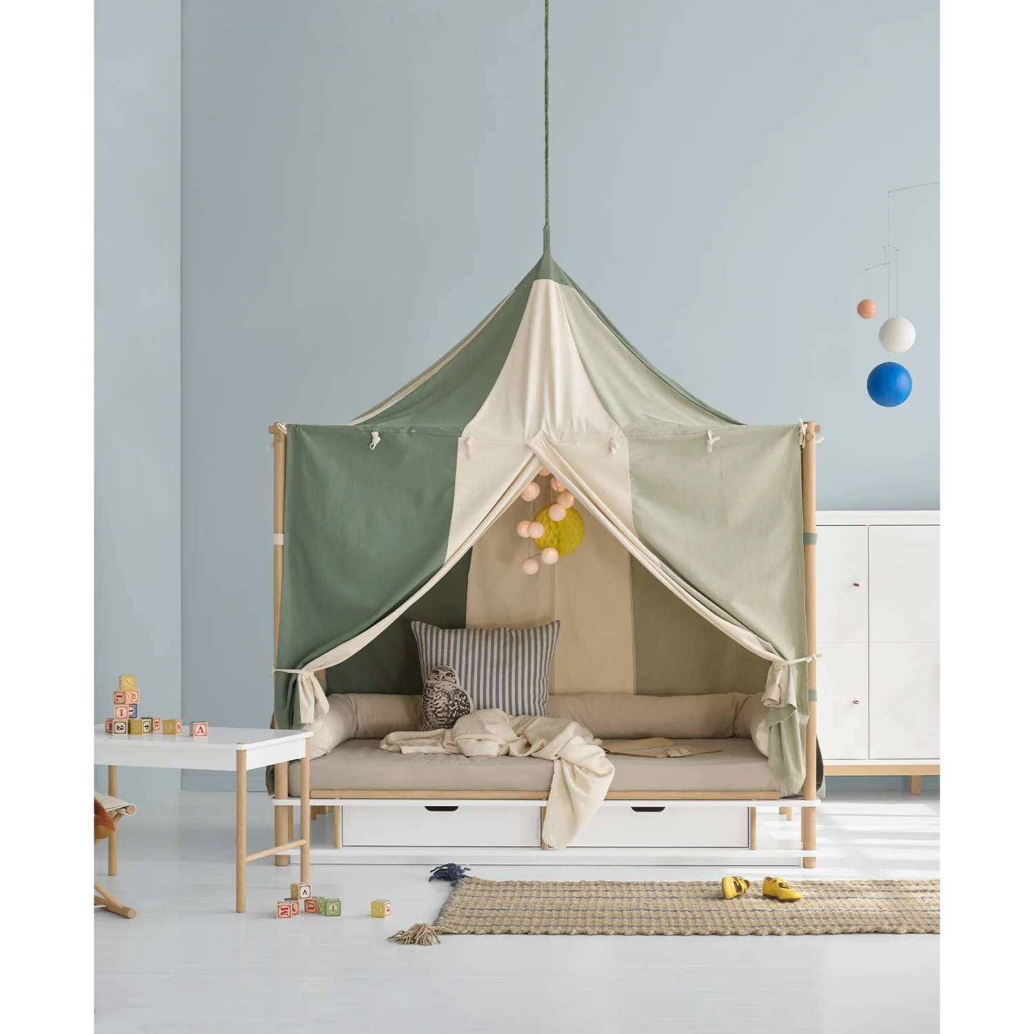 Oliver Furniture Camp Toddler Legebord White/Oak - Image 2