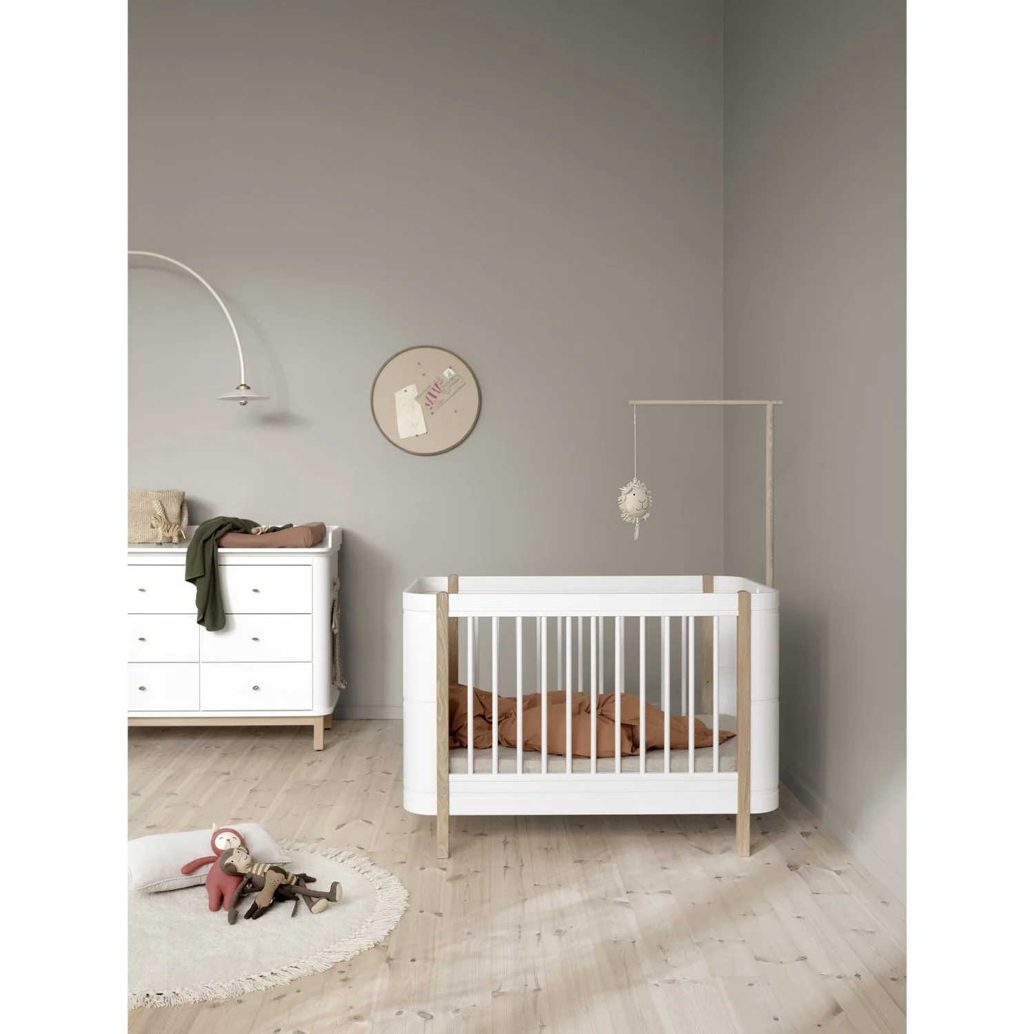 Oliver Furniture Holder Til Mini+ Sengehimmel & Uro Oak - Image 2