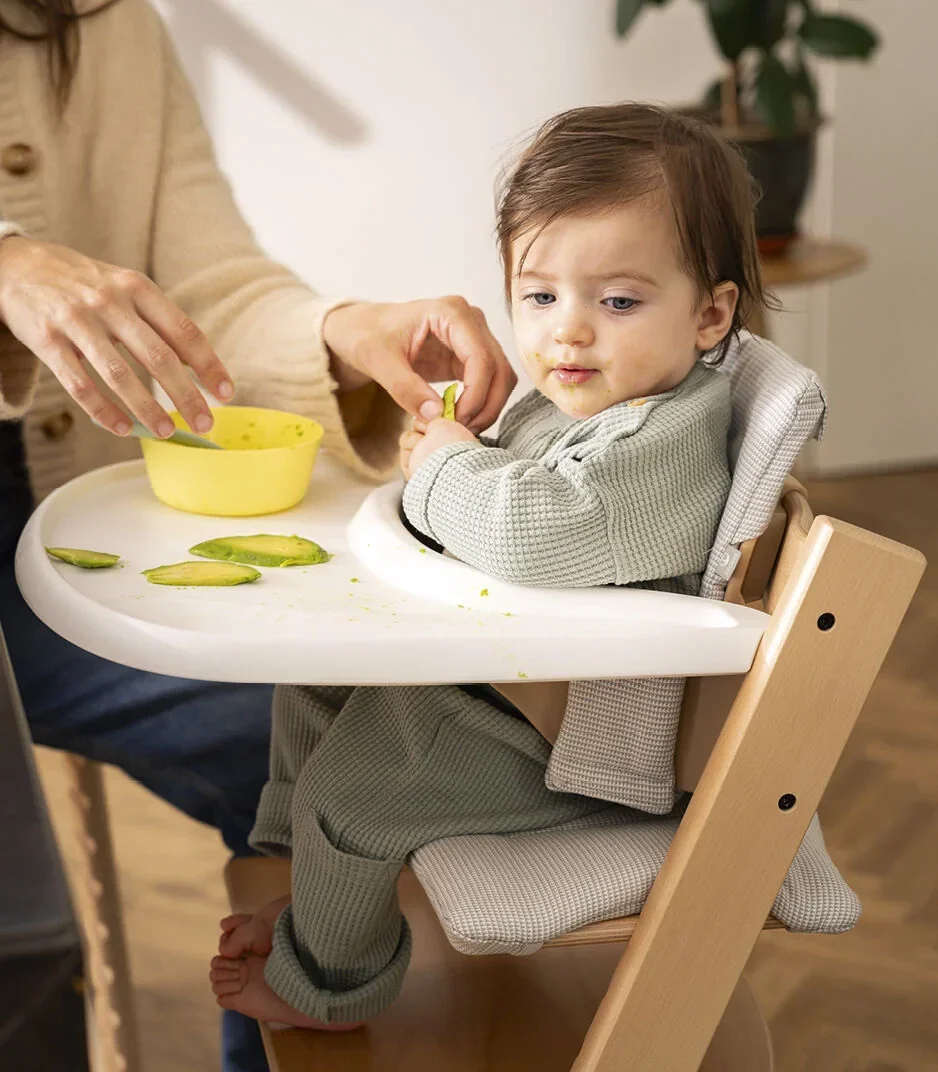 Stokke® Natural/White Tripp Trapp® Højstol + Baby Set² + Bakke Bundle - Image 3