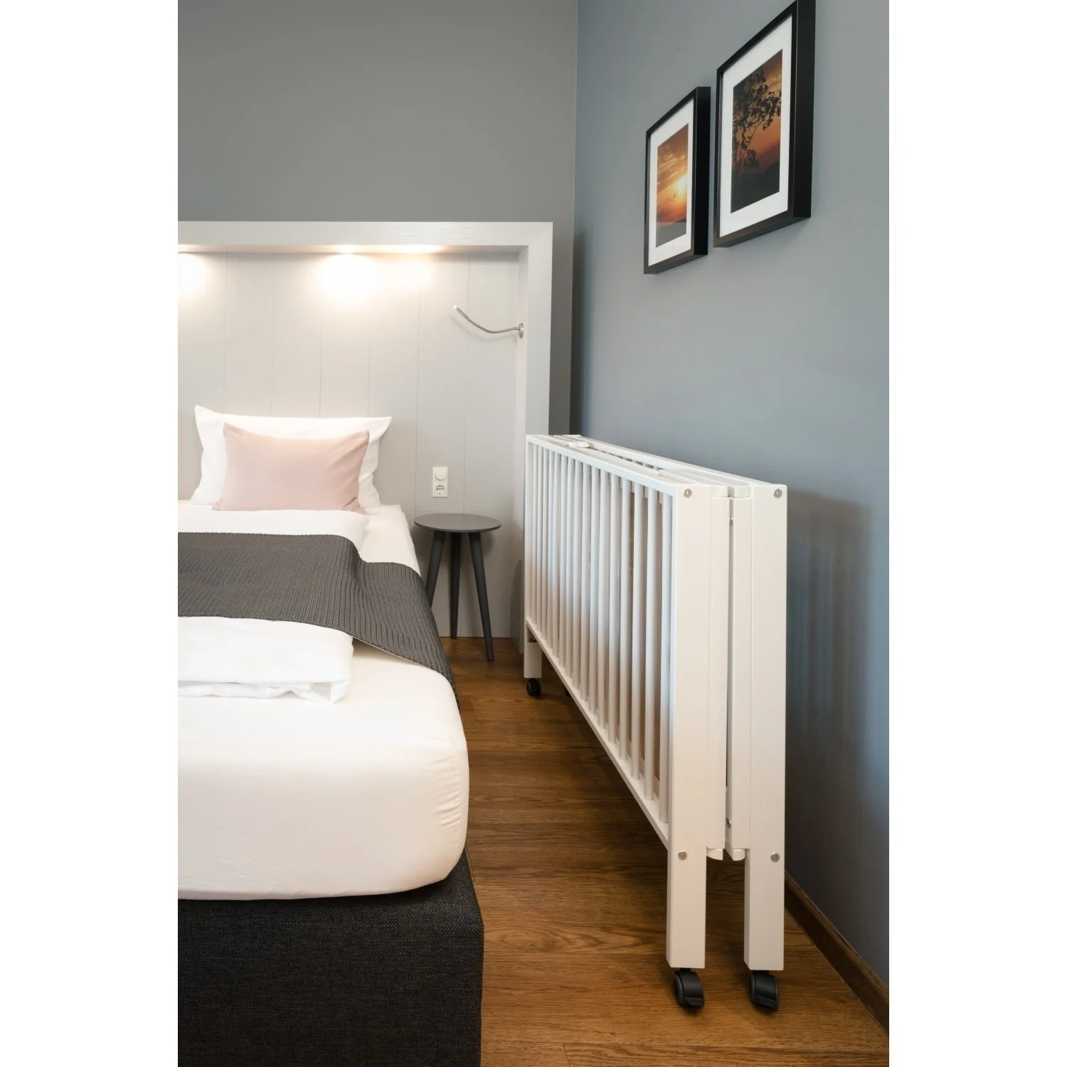 tiSsi® White Laquer Jori Sammenklappelig Børneseng Massiv Bøg - Image 5