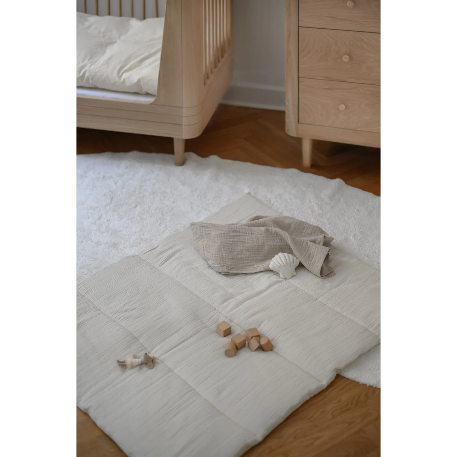 We Are Bitte Light Stone Calm Legetæppe - Image 3